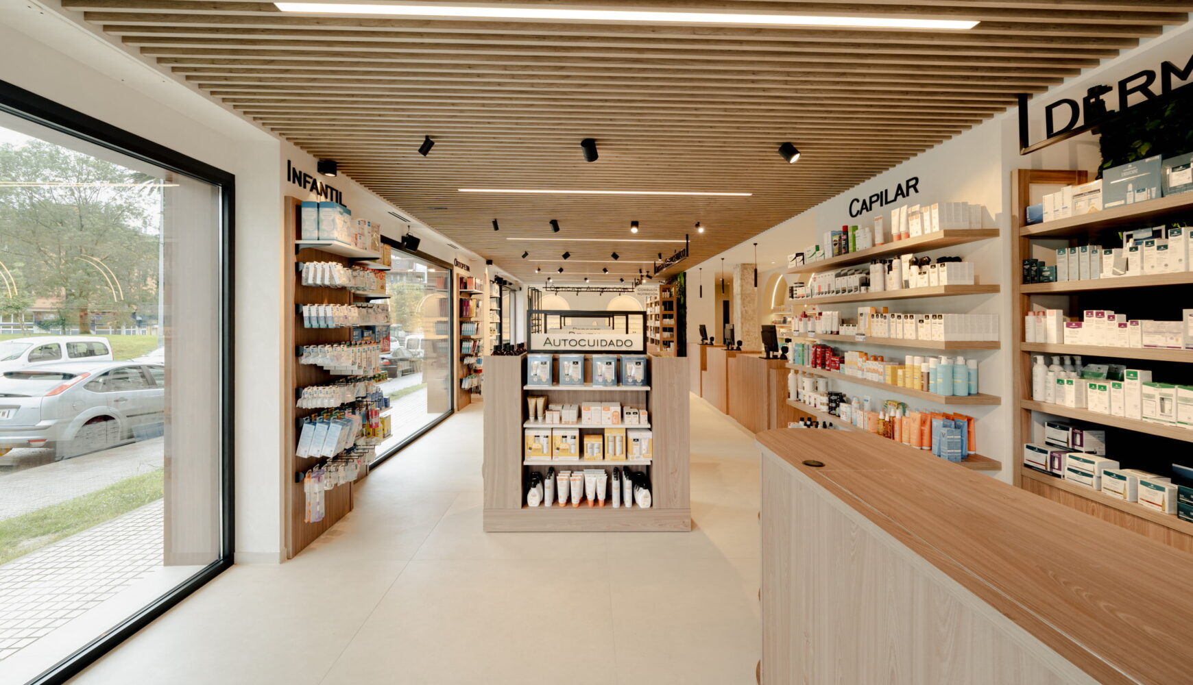 25_AI66_AI66 maaf estudio presenta su nuevo proyecto de farmacia en Astillero (Cantabria), transformando una antigua sucursal bancaria