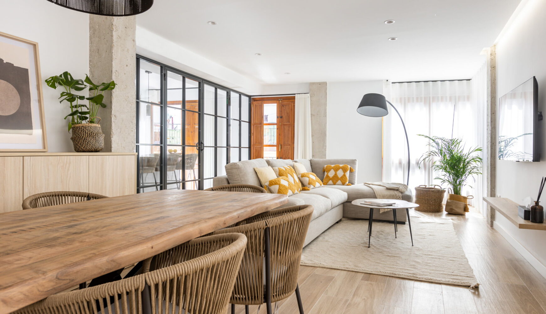 00-Portada_LC55_LC55 Este piso tiene las claves para decorarcon con pilares de hormigón